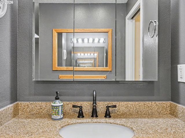 1185 Ne HACIENDA Ln, Gresham, OR 97030