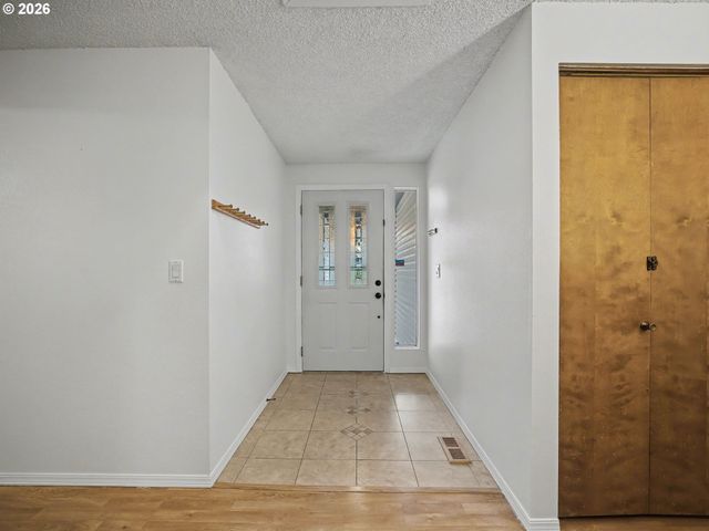 1185 Ne HACIENDA Ln, Gresham, OR 97030