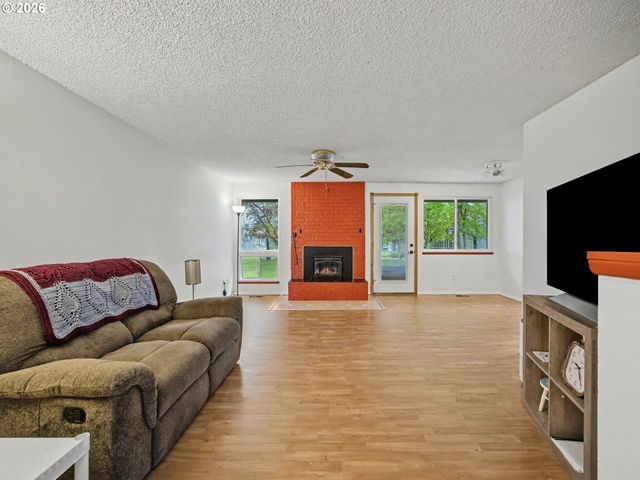 1185 Ne HACIENDA Ln, Gresham, OR 97030