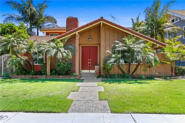 2214 E 2nd Street, Long Beach, CA 90803