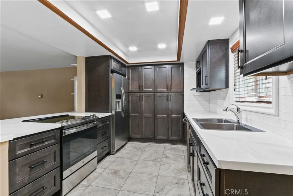 2214 E 2nd Street, Long Beach, CA 90803