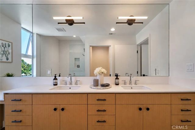 2925 S Cloverdale Avenue, Los Angeles, CA 90016