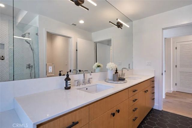2925 S Cloverdale Avenue, Los Angeles, CA 90016