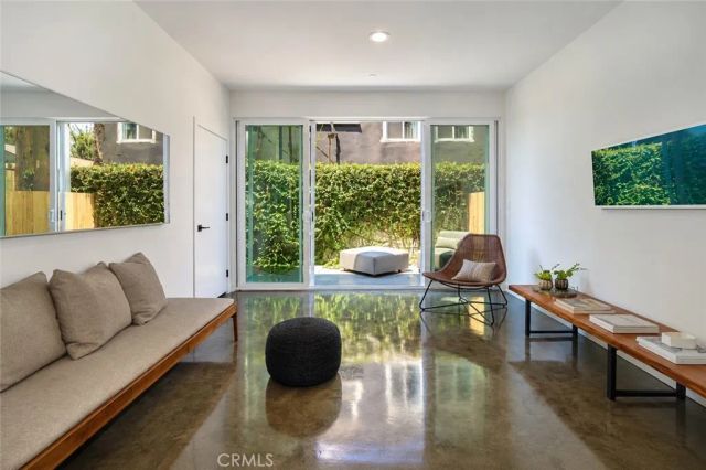 2925 S Cloverdale Avenue, Los Angeles, CA 90016