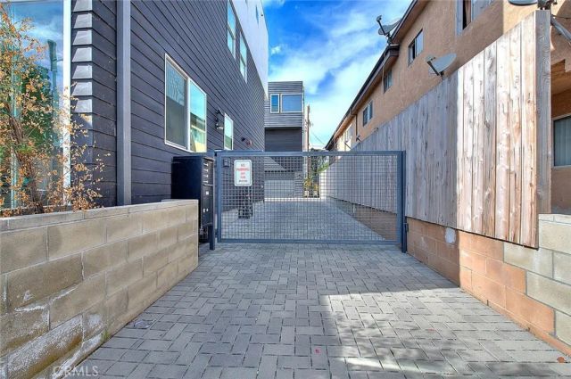 2925 S Cloverdale Avenue, Los Angeles, CA 90016