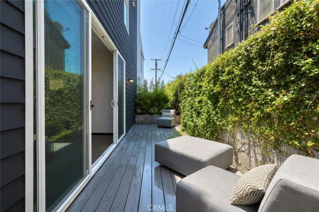 2925 S Cloverdale Avenue, Los Angeles, CA 90016