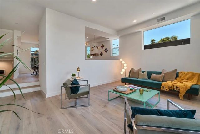 2925 S Cloverdale Avenue, Los Angeles, CA 90016