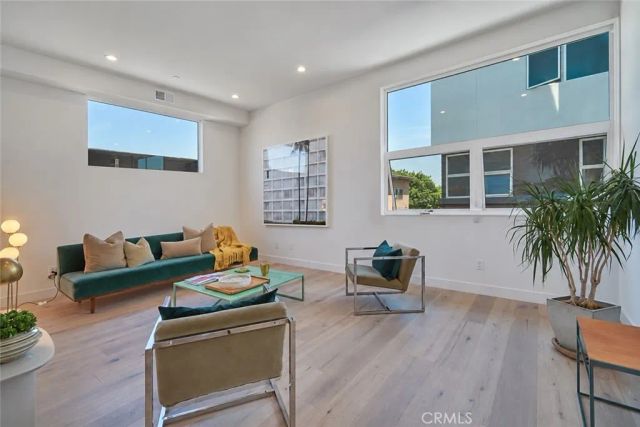 2925 S Cloverdale Avenue, Los Angeles, CA 90016