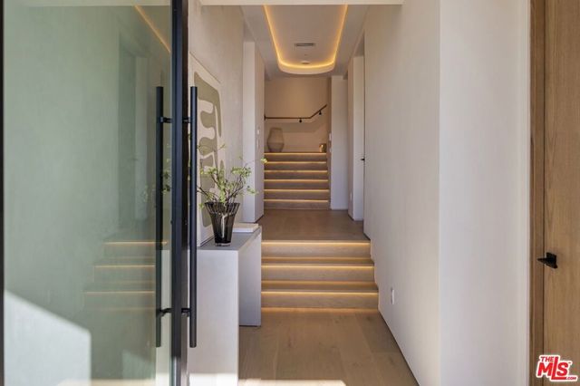 1525 Marlay Drive, Los Angeles, CA 90069