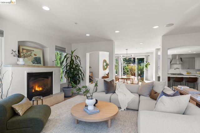 6839 Sherwick Dr, Berkeley, CA 94705