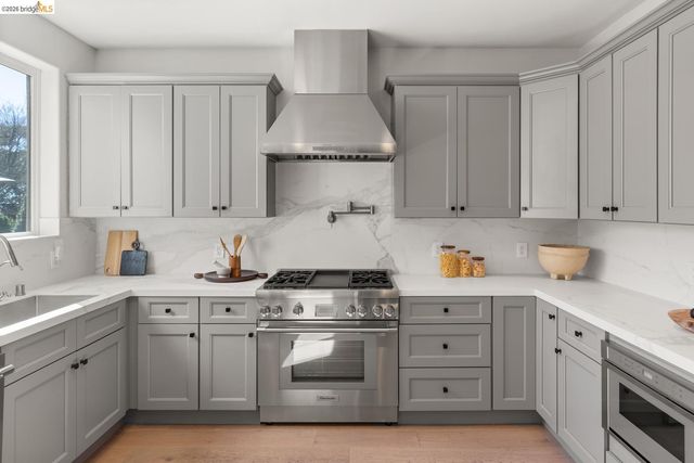 6839 Sherwick Dr, Berkeley, CA 94705