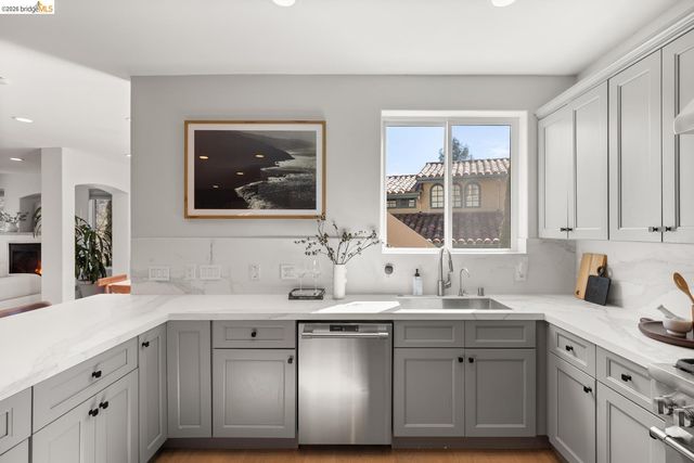 6839 Sherwick Dr, Berkeley, CA 94705