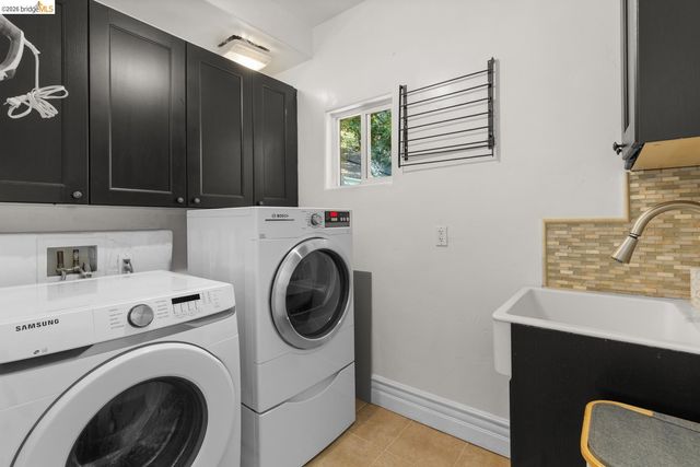 6839 Sherwick Dr, Berkeley, CA 94705