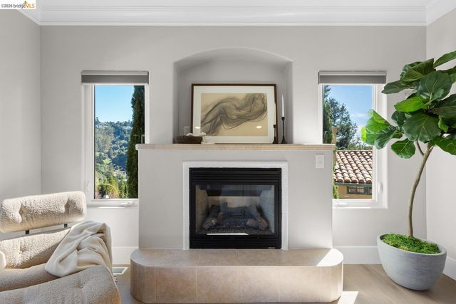 6839 Sherwick Dr, Berkeley, CA 94705