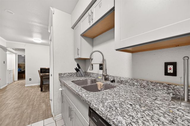 8421 Hearth Drive 3, Houston, TX 77054