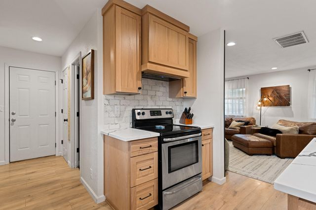 417 NW Midland Avenue, Grants Pass, OR 97526