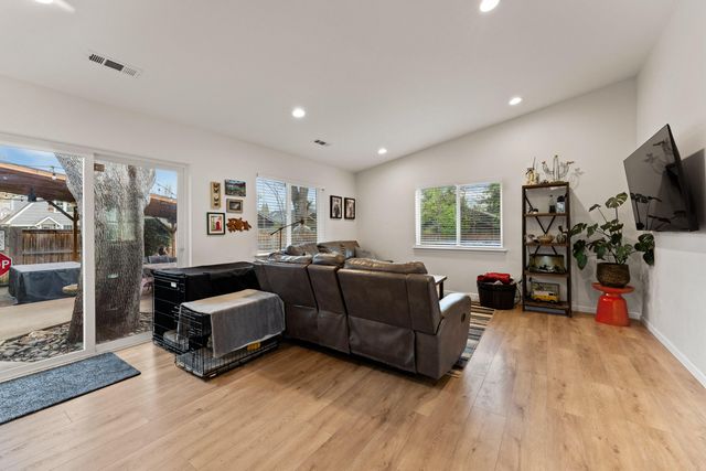 417 NW Midland Avenue, Grants Pass, OR 97526