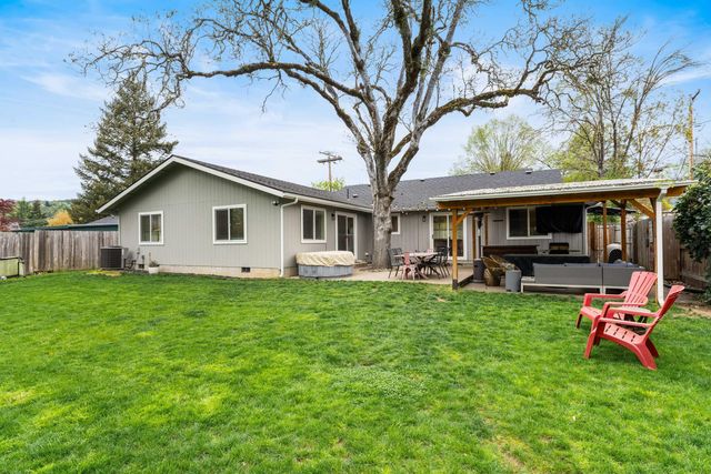 417 NW Midland Avenue, Grants Pass, OR 97526