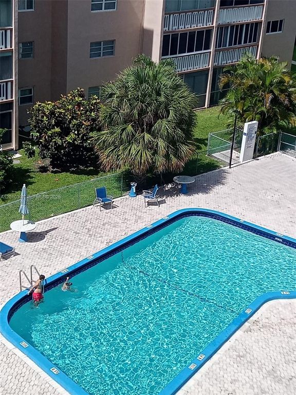 319 NE 14th Ave 604, Hallandale Beach, FL 33009