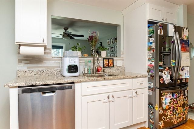 9 Sunset Ave, Holbrook, MA 02343