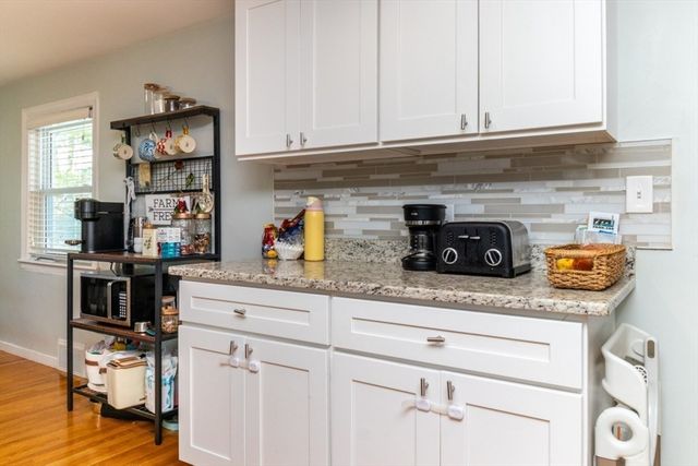 9 Sunset Ave, Holbrook, MA 02343