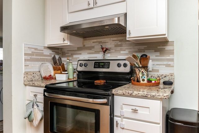 9 Sunset Ave, Holbrook, MA 02343