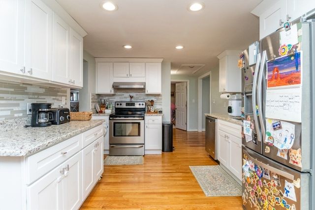 9 Sunset Ave, Holbrook, MA 02343