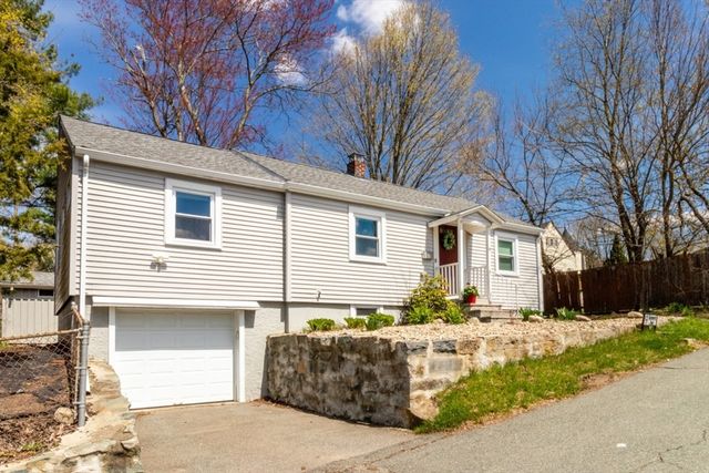 9 Sunset Ave, Holbrook, MA 02343