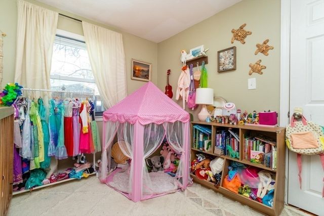 9 Sunset Ave, Holbrook, MA 02343