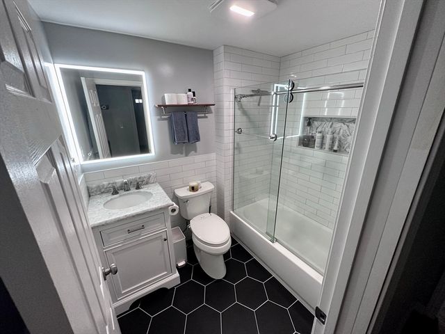 9 Sunset Ave, Holbrook, MA 02343