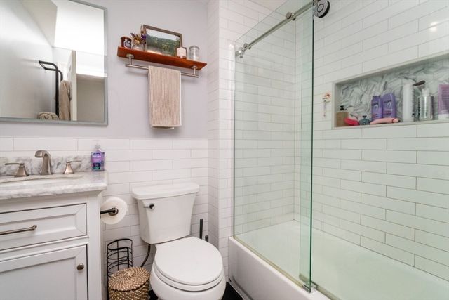 9 Sunset Ave, Holbrook, MA 02343