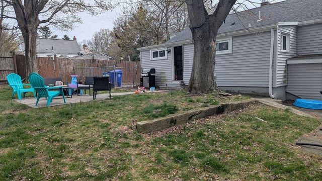 9 Sunset Ave, Holbrook, MA 02343