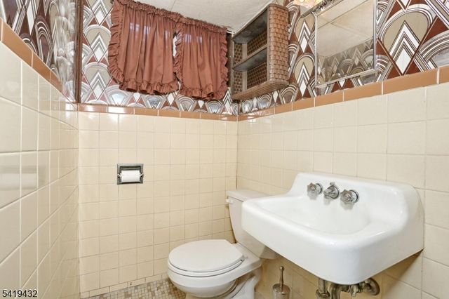 1503 Everett Ter, Fair Lawn Boro, NJ 07410