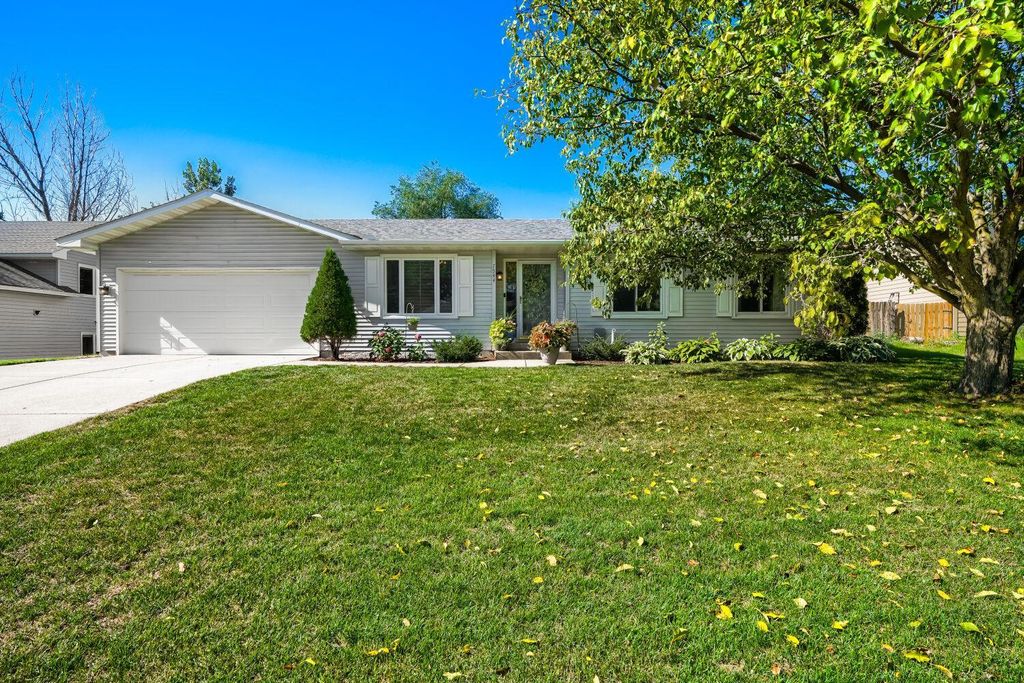 7944 Grinnell Way, Lakeville, MN 55044 — exterior