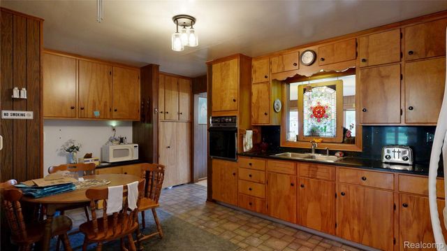 225 E Park Avenue, Flushing, MI 48433