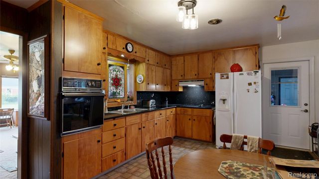 225 E Park Avenue, Flushing, MI 48433