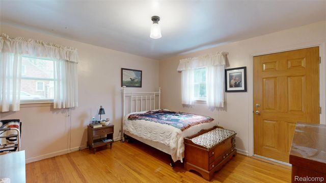 225 E Park Avenue, Flushing, MI 48433