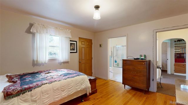 225 E Park Avenue, Flushing, MI 48433