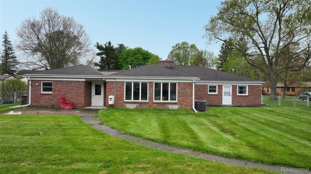 225 E Park Avenue, Flushing, MI 48433