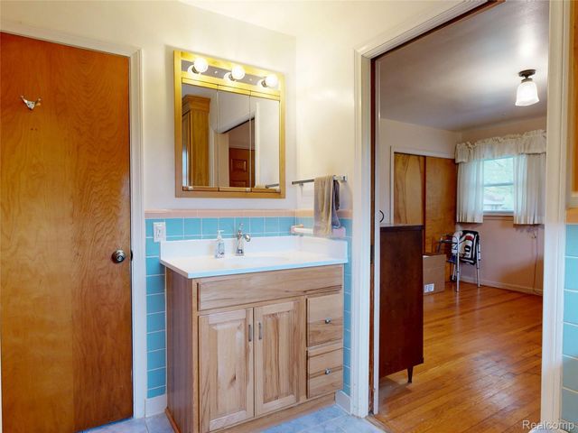 225 E Park Avenue, Flushing, MI 48433