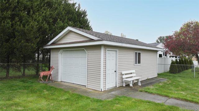 225 E Park Avenue, Flushing, MI 48433