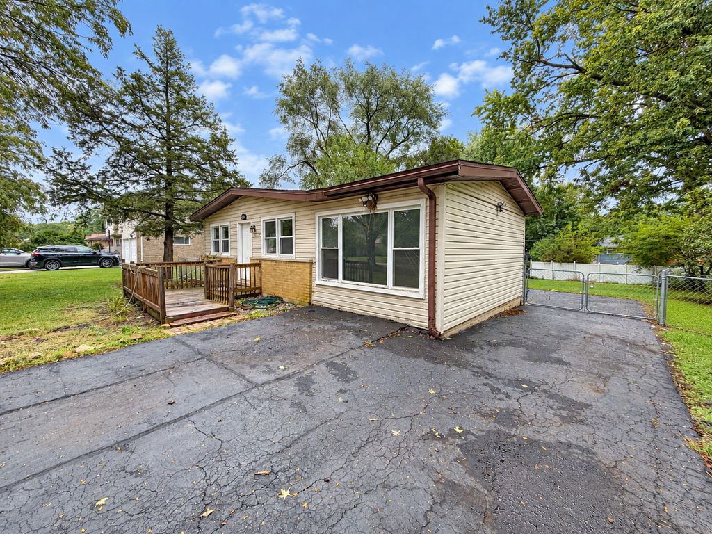 2039 Cherry Avenue, Hanover Park, IL 60133 — photo 2