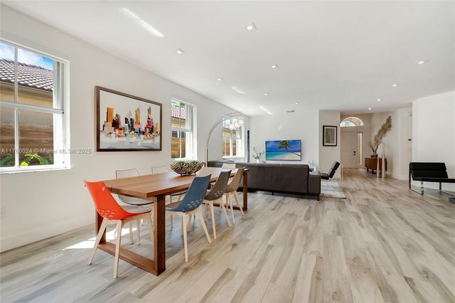 8527 NW 111th Ct, Doral, FL 33178