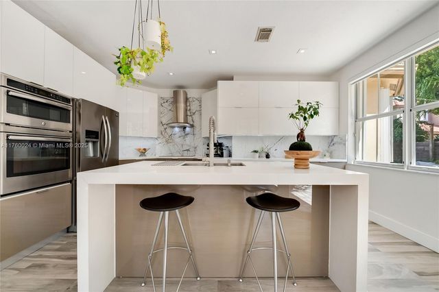 8527 NW 111th Ct, Doral, FL 33178