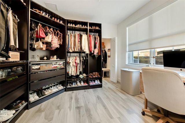 8527 NW 111th Ct, Doral, FL 33178