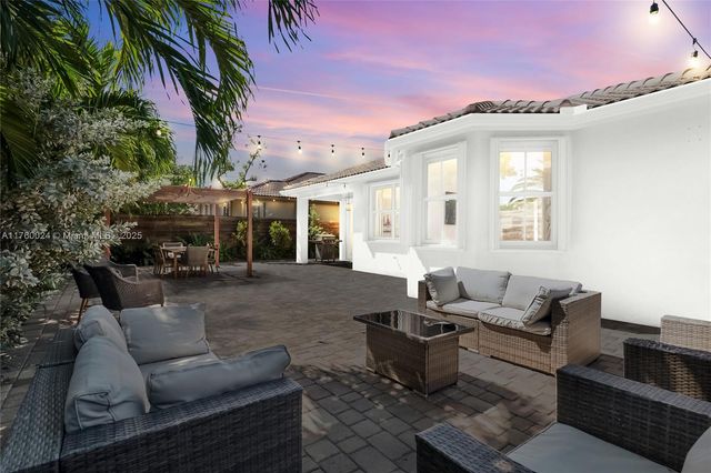 8527 NW 111th Ct, Doral, FL 33178