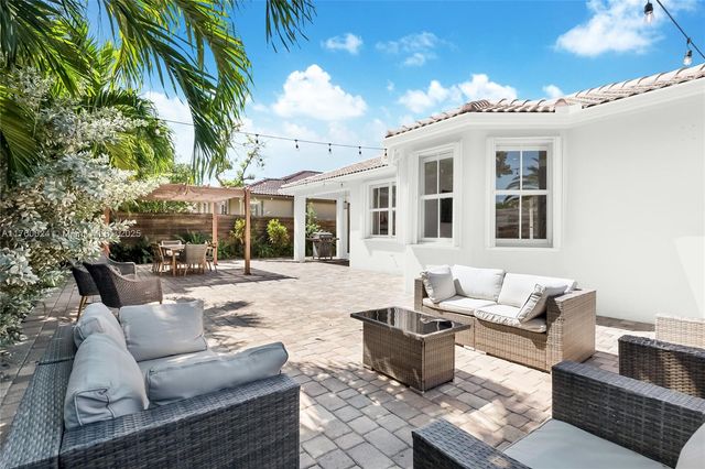 8527 NW 111th Ct, Doral, FL 33178