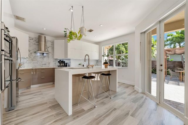 8527 NW 111th Ct, Doral, FL 33178