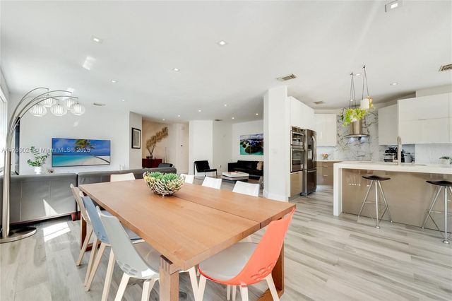 8527 NW 111th Ct, Doral, FL 33178