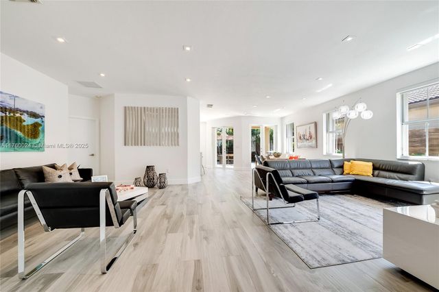 8527 NW 111th Ct, Doral, FL 33178